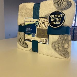 Glow in the dark throw blanket !
